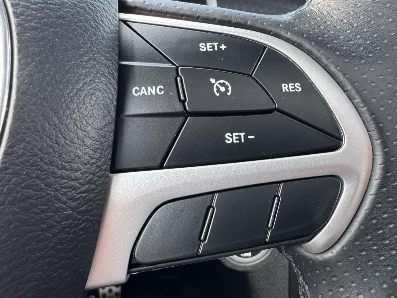 Used 2018 Dodge Charger SXT Plus w/ Navigation & Travel Group RWD image 18