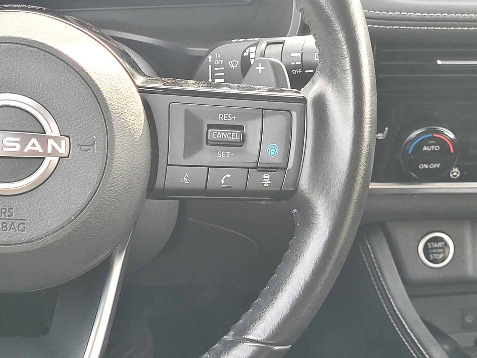 Used 2022 Nissan Rogue Platinum w/ Head-Up Display Package image 27