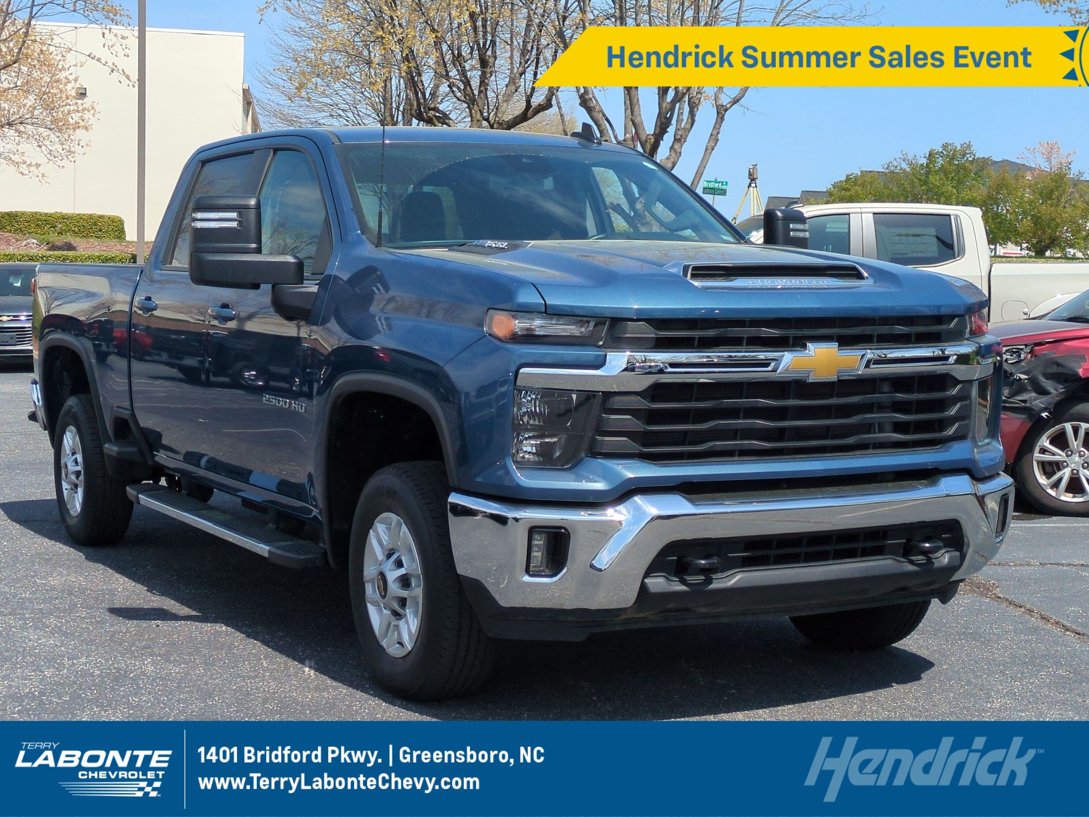 Used 2025 Chevrolet Silverado 2500 LT w/ Convenience Package AWD/4WD image 1