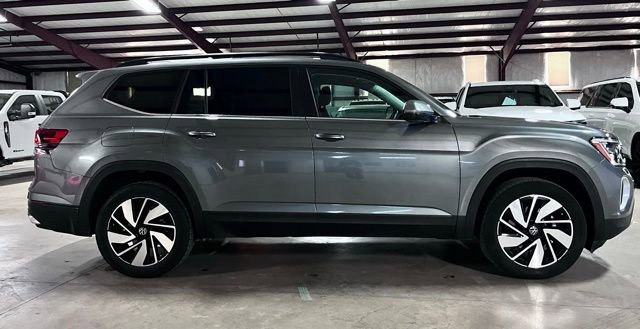 Used 2025 Volkswagen Atlas SE FWD image 2