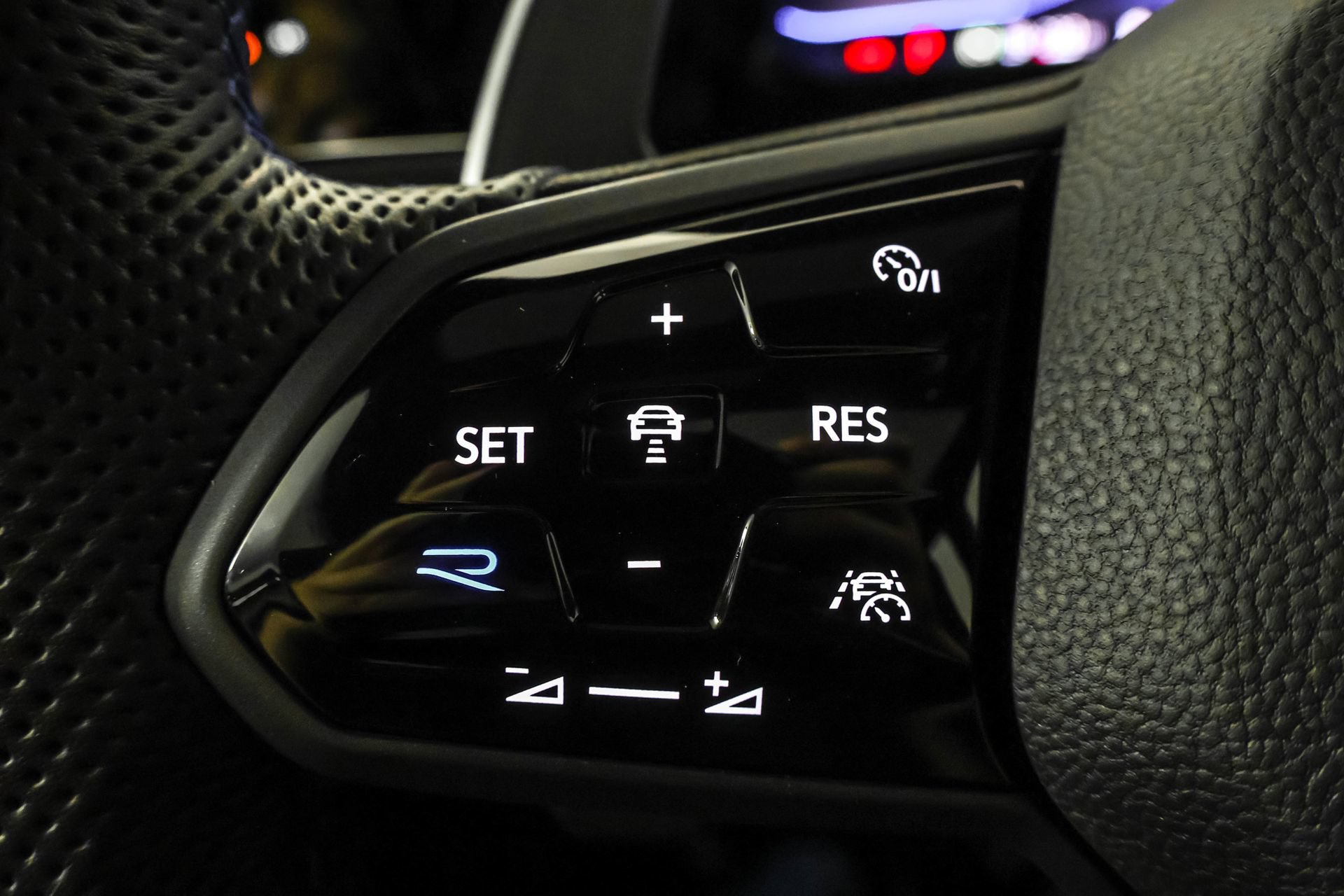 Used 2022 Volkswagen Golf R AWD/4WD image 25