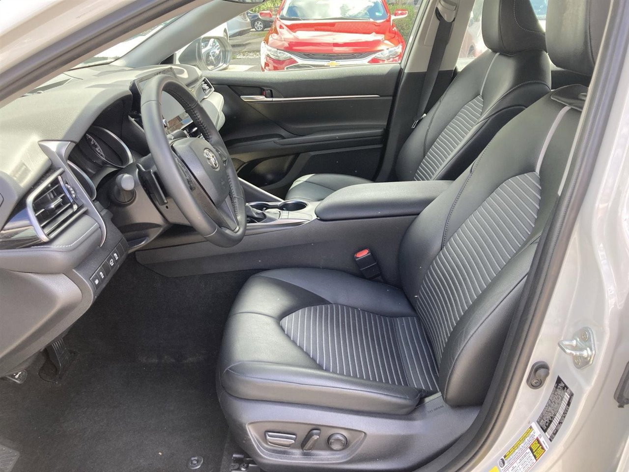 Used 2023 Toyota Camry SE image 9