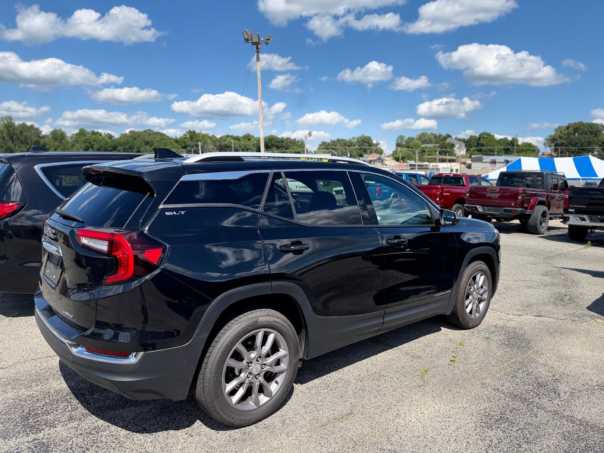 Used 2024 GMC Terrain SLT AWD/4WD image 3