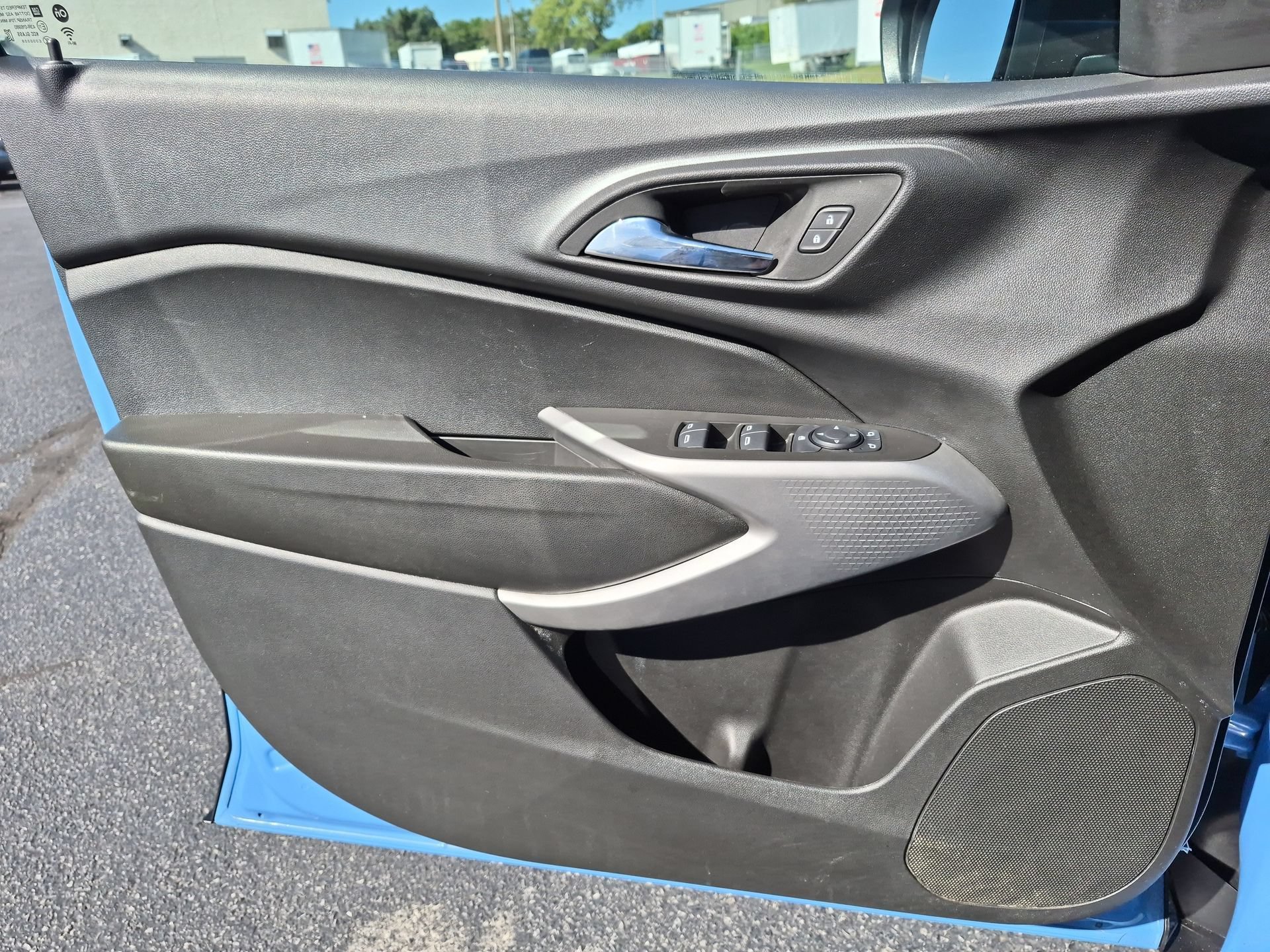 Certified 2024 Chevrolet Trax RS w/ Sunroof Package FWD image 22