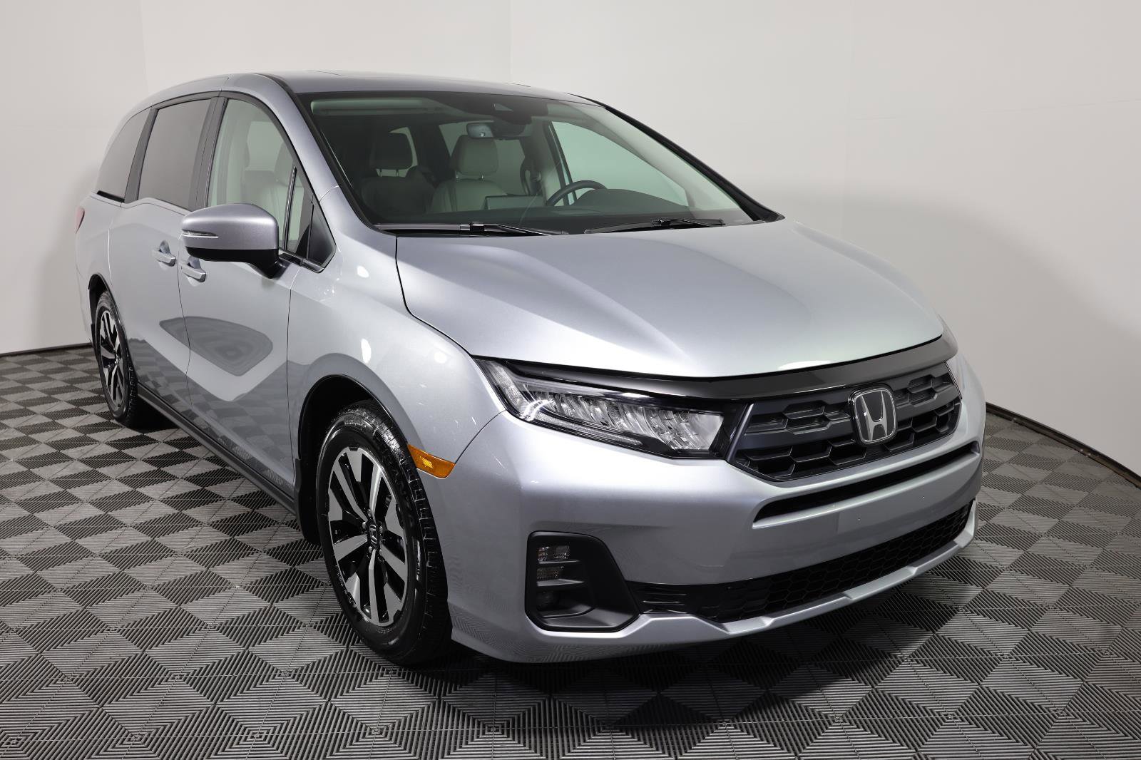 Used 2026 Honda Odyssey EX-L image 3