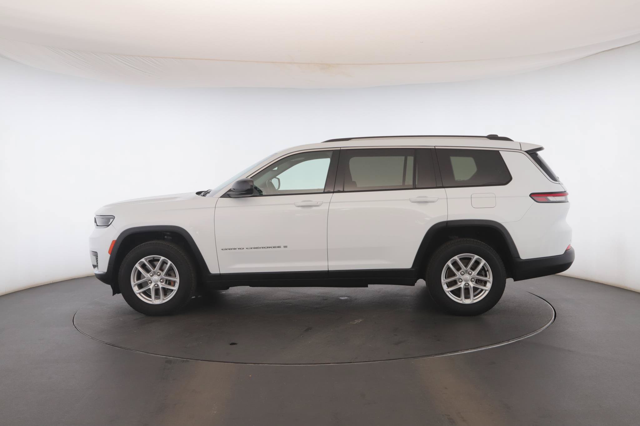 Used 2022 Jeep Grand Cherokee L Laredo w/ Luxury Tech Group I AWD/4WD image 20