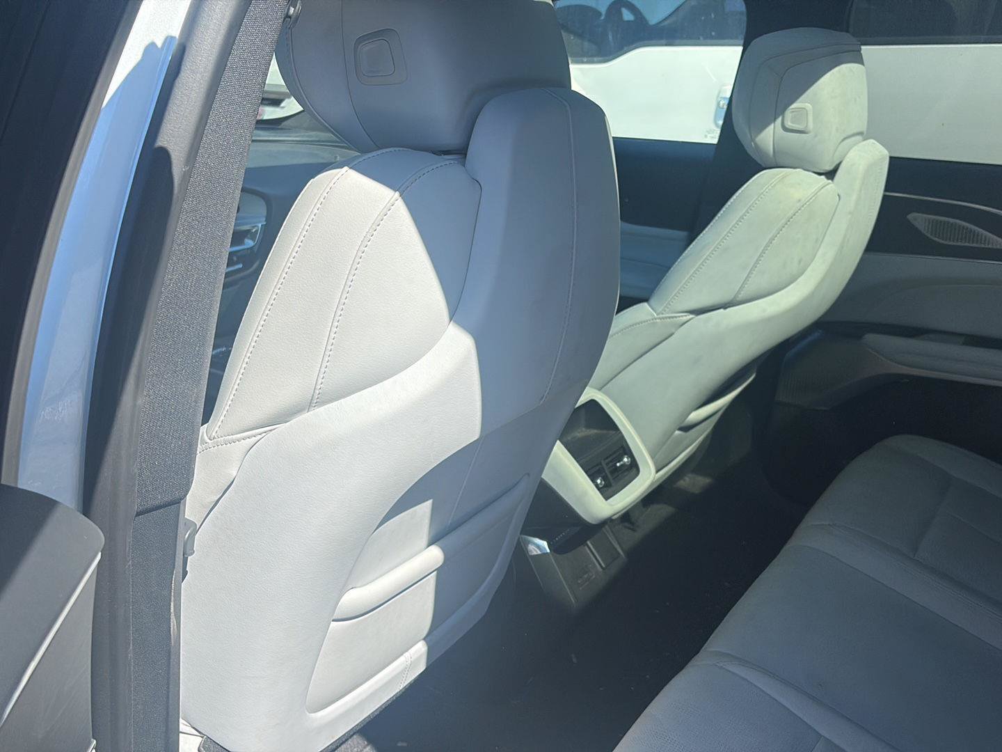 Used 2024 Cadillac Lyriq Luxury AWD/4WD image 14