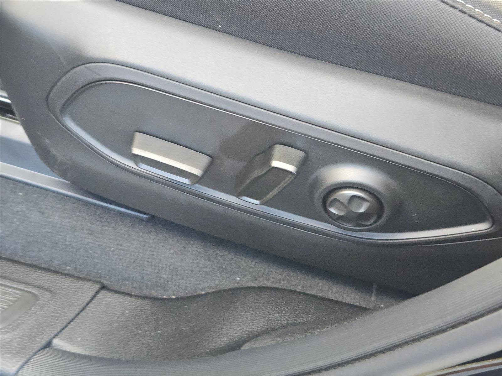 New 2025 Jeep Grand Cherokee L Laredo w/ MOPAR Finishing Package image 27