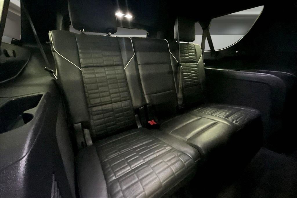 Used 2023 Cadillac Escalade ESV Premium Luxury Platinum w/ LPO, Floor Liner Package AWD/4WD image 26