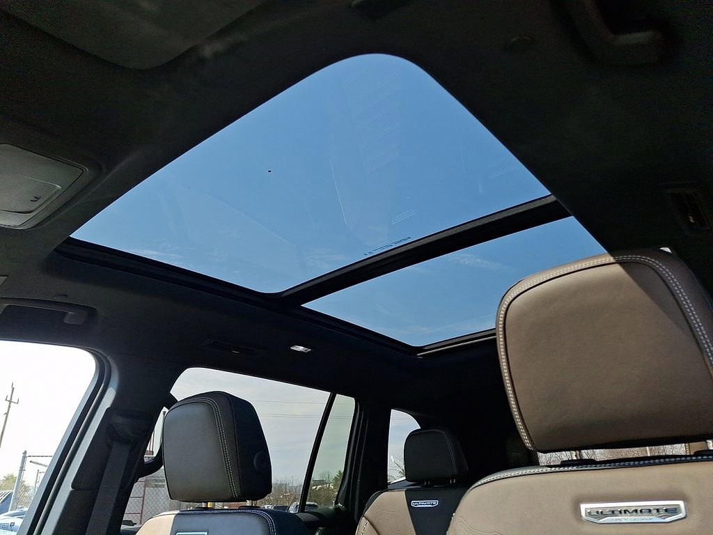 Used 2026 GMC Acadia Denali Ultimate w/ LPO, Floor Liner Package image 16