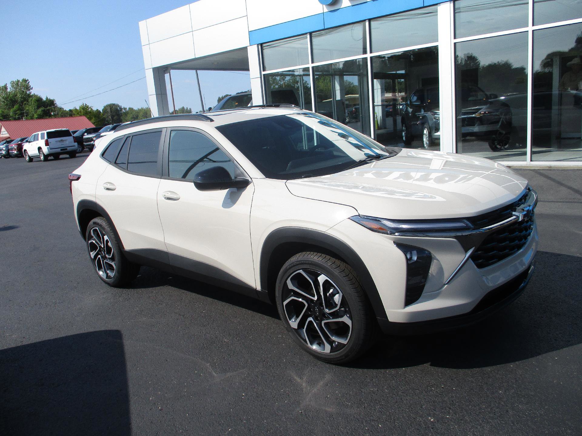 New 2026 Chevrolet Trax RS w/ Sunroof Package image 2