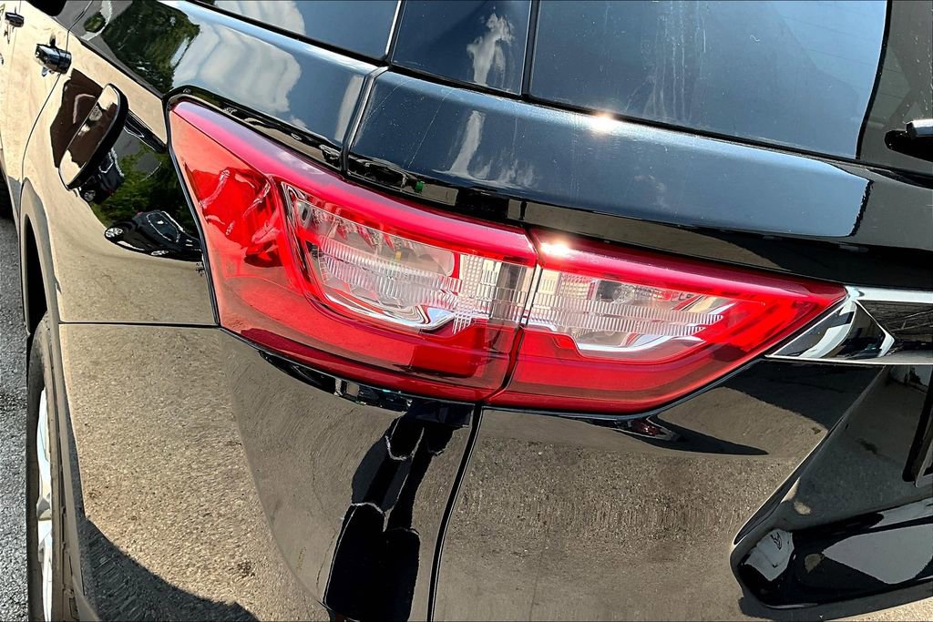 Used 2021 Chevrolet Traverse LT image 23