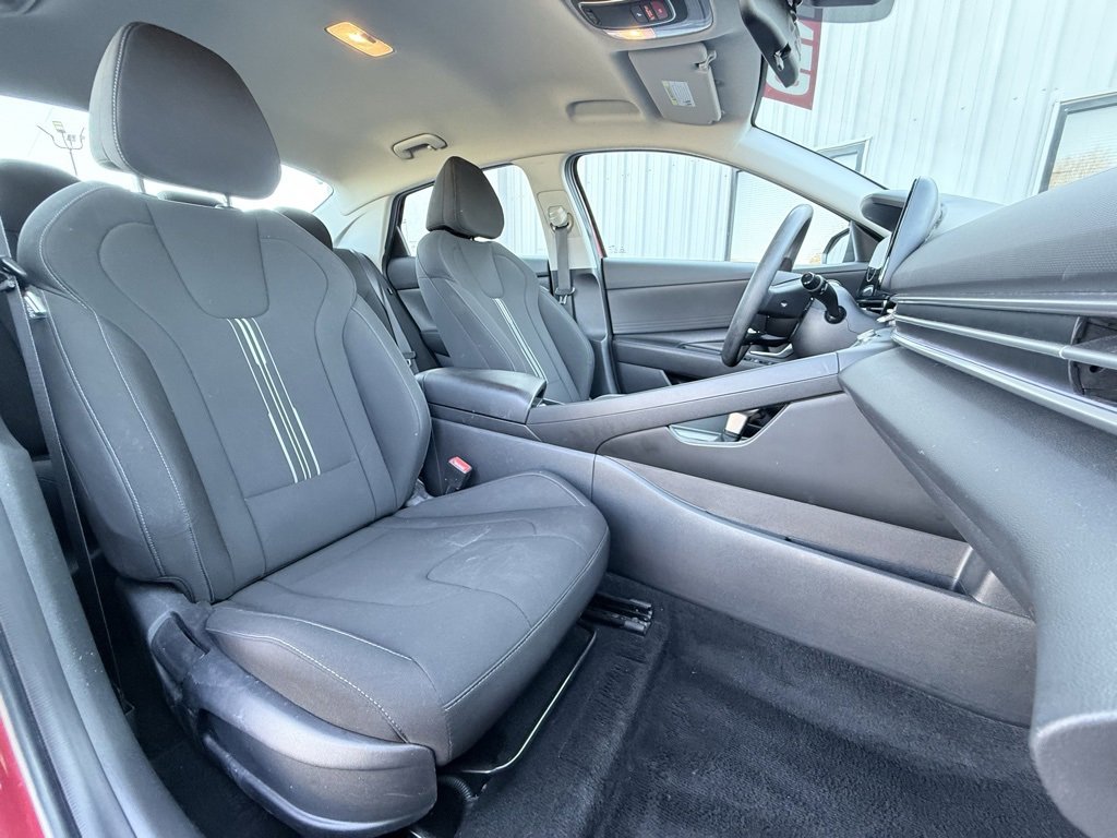 Used 2024 Hyundai Elantra SEL image 32
