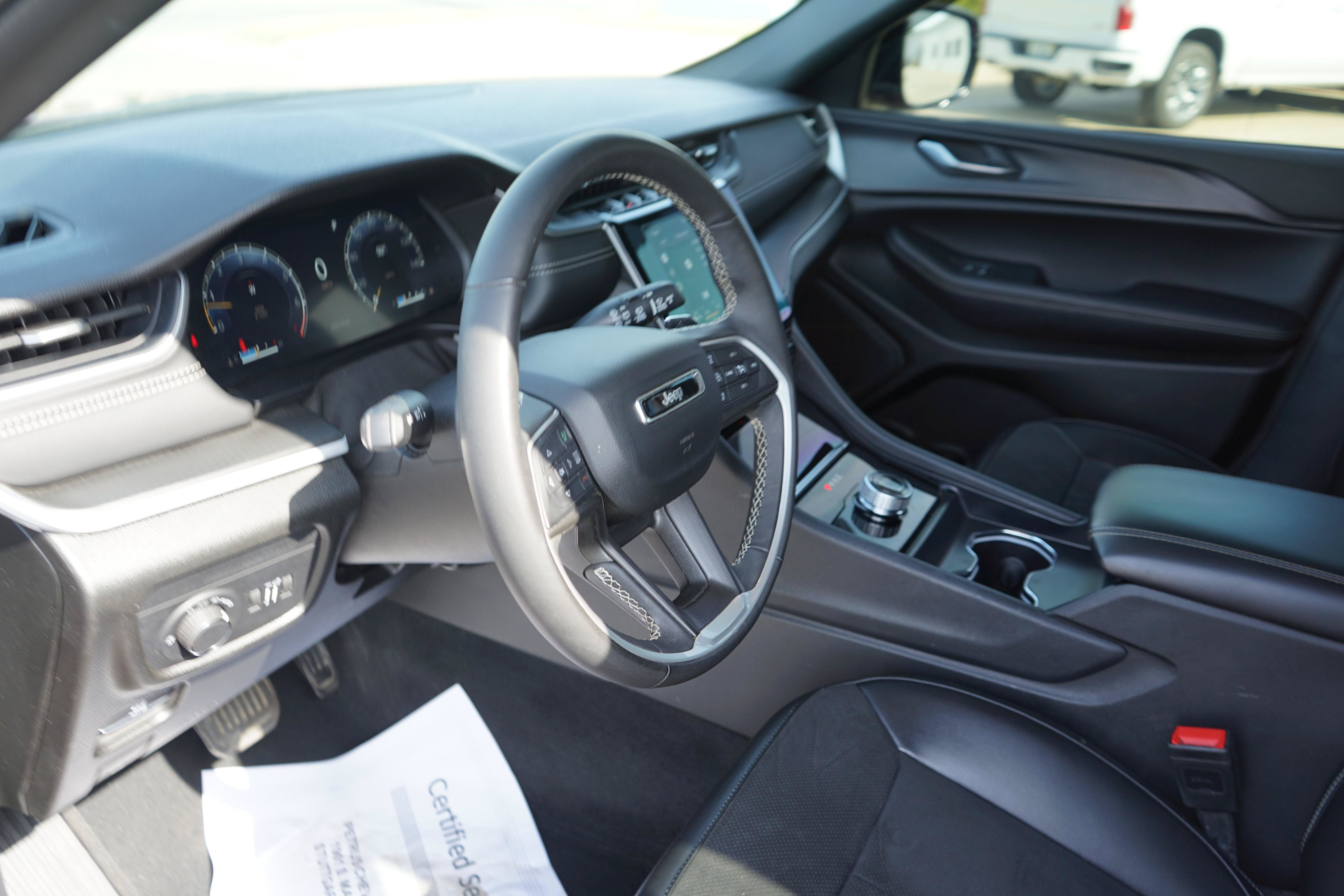 Used 2024 Jeep Grand Cherokee Altitude AWD/4WD image 10