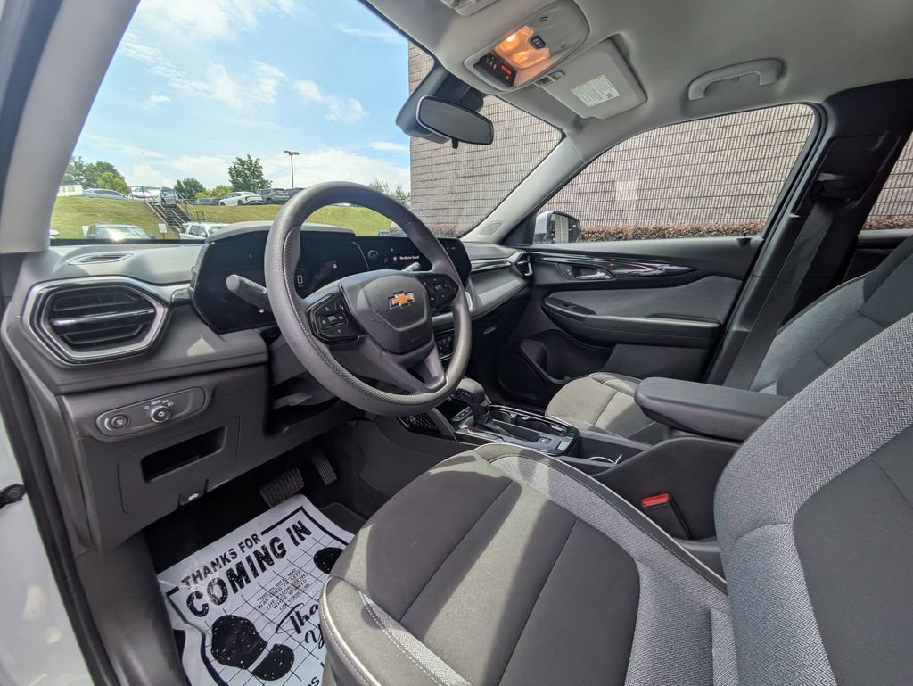 Used 2025 Chevrolet TrailBlazer LT AWD/4WD image 15
