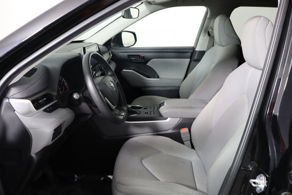 Used 2022 Toyota Highlander L AWD/4WD image 14