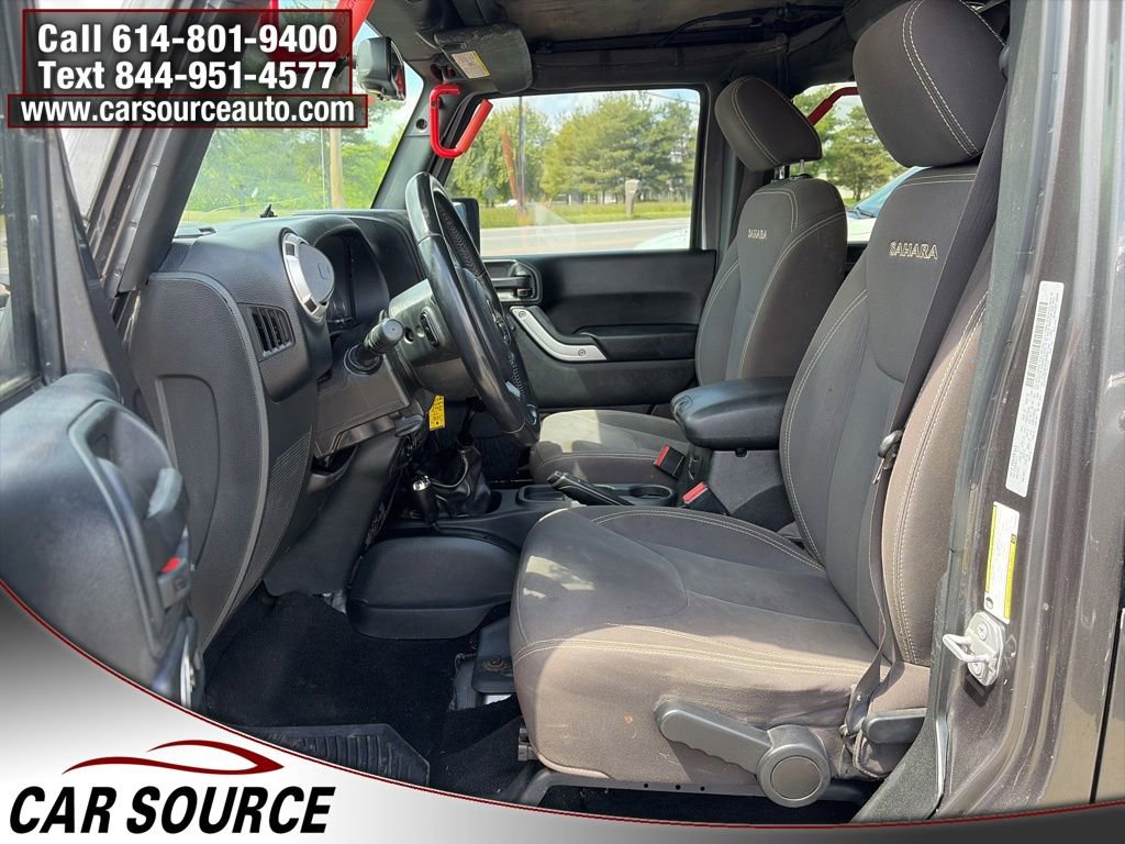 Used 2017 Jeep Wrangler Unlimited Sahara w/ Connectivity Group AWD/4WD image 13