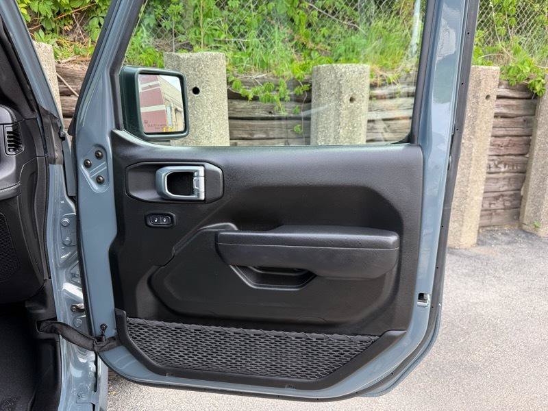 Used 2025 Jeep Wrangler Unlimited Rubicon AWD/4WD image 21
