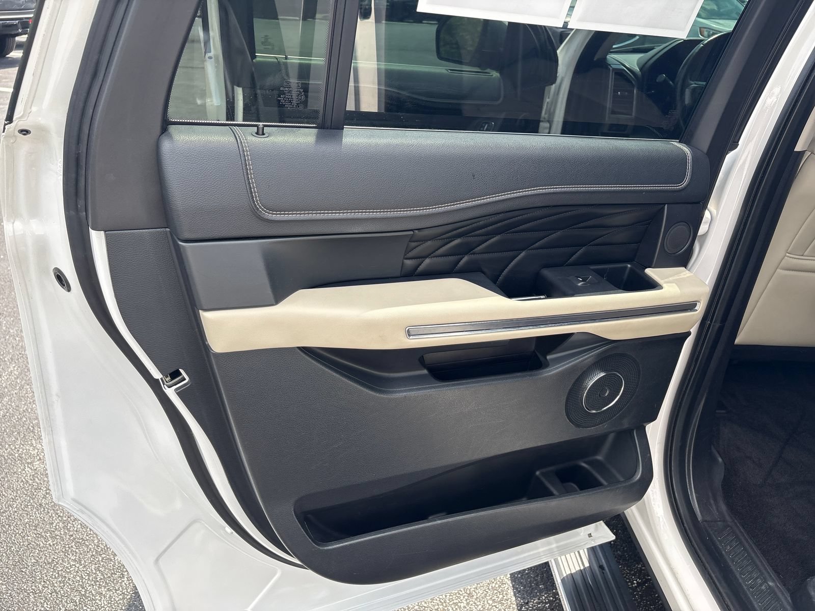 Used 2018 Ford Expedition Max Platinum RWD image 32