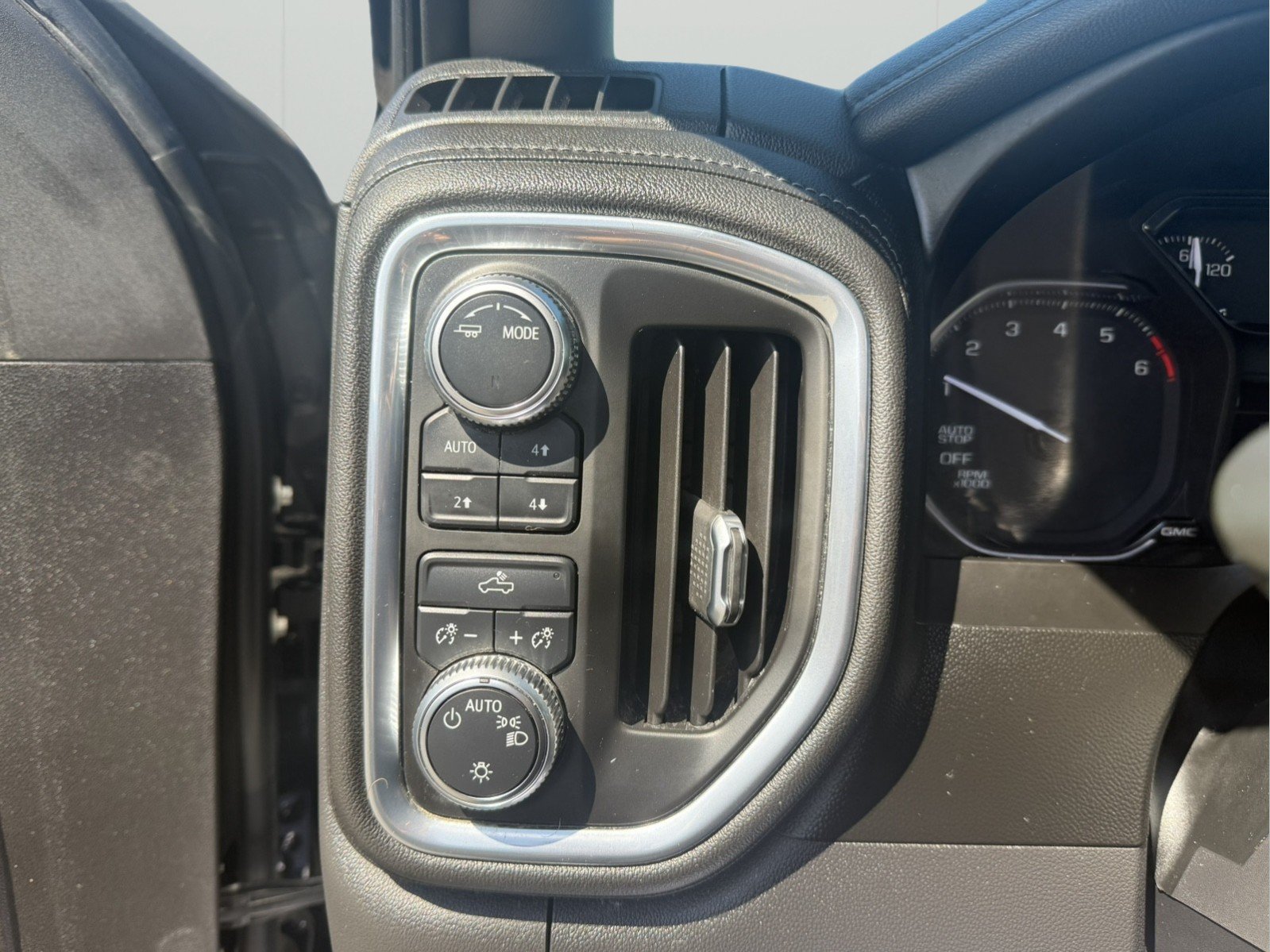 Used 2021 GMC Sierra 1500 SLE w/ X31 Off-Road Package AWD/4WD image 26