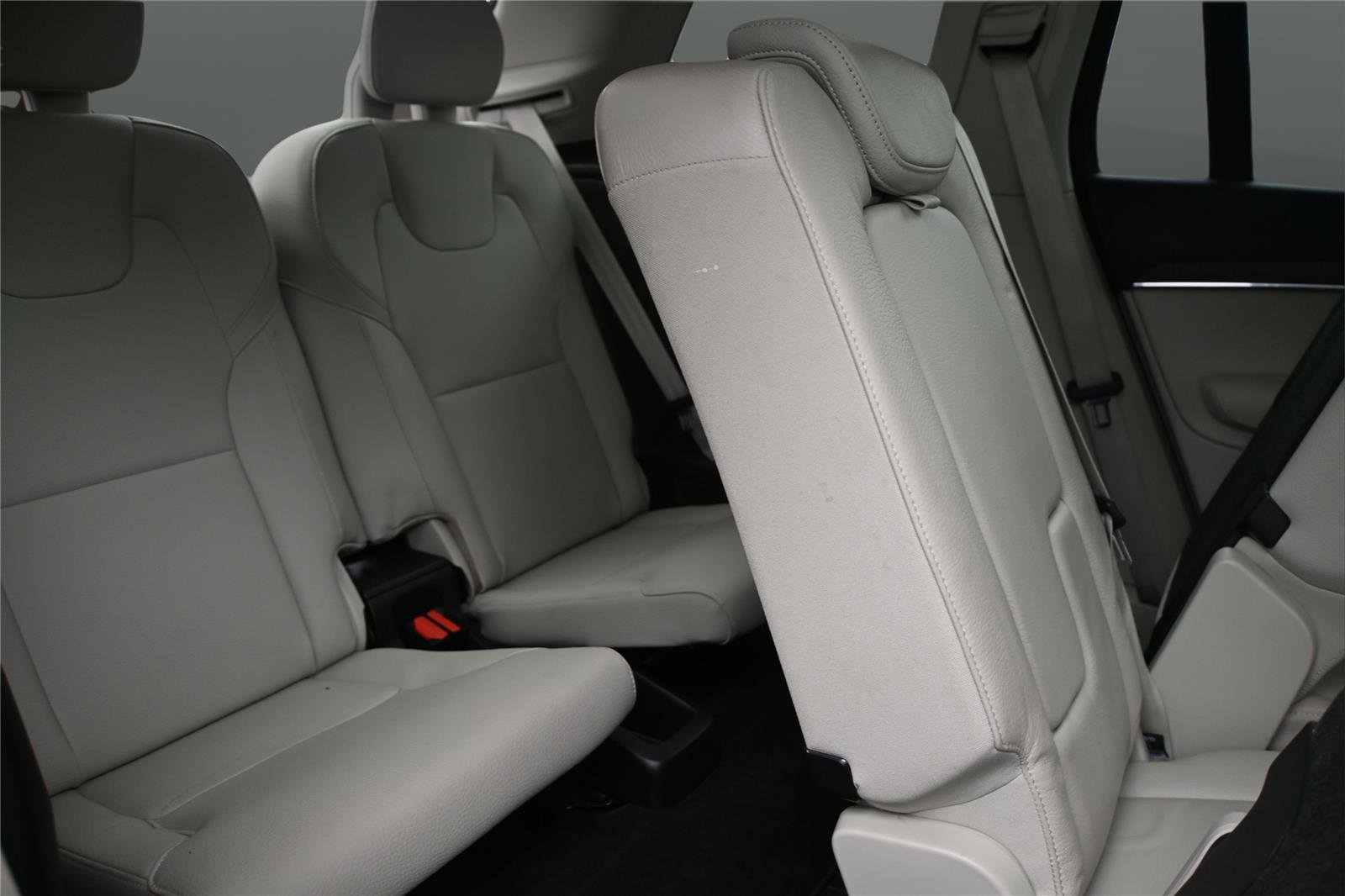 Used 2020 Volvo XC90 T6 Momentum AWD/4WD image 23