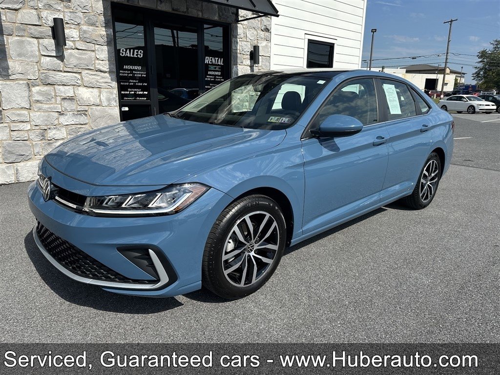 Used 2025 Volkswagen Jetta SE image 1