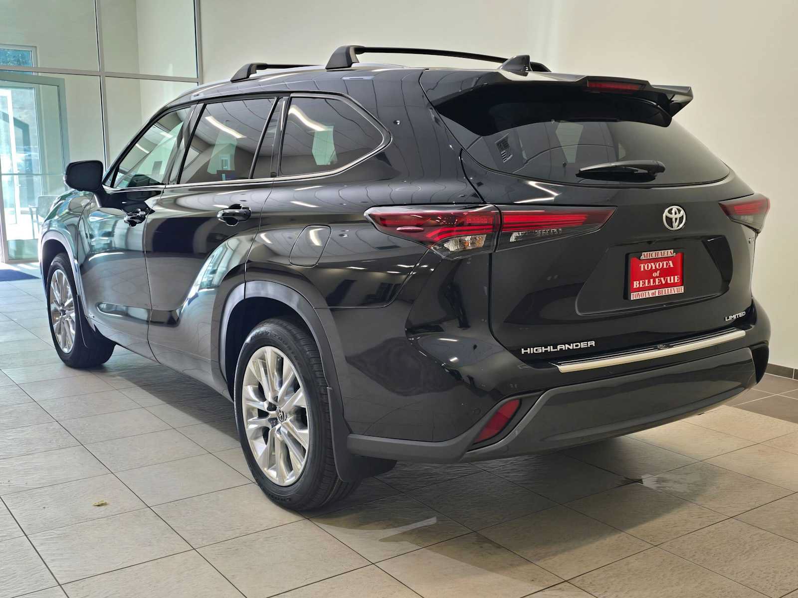 Certified 2026 Toyota Highlander Limited AWD/4WD image 4