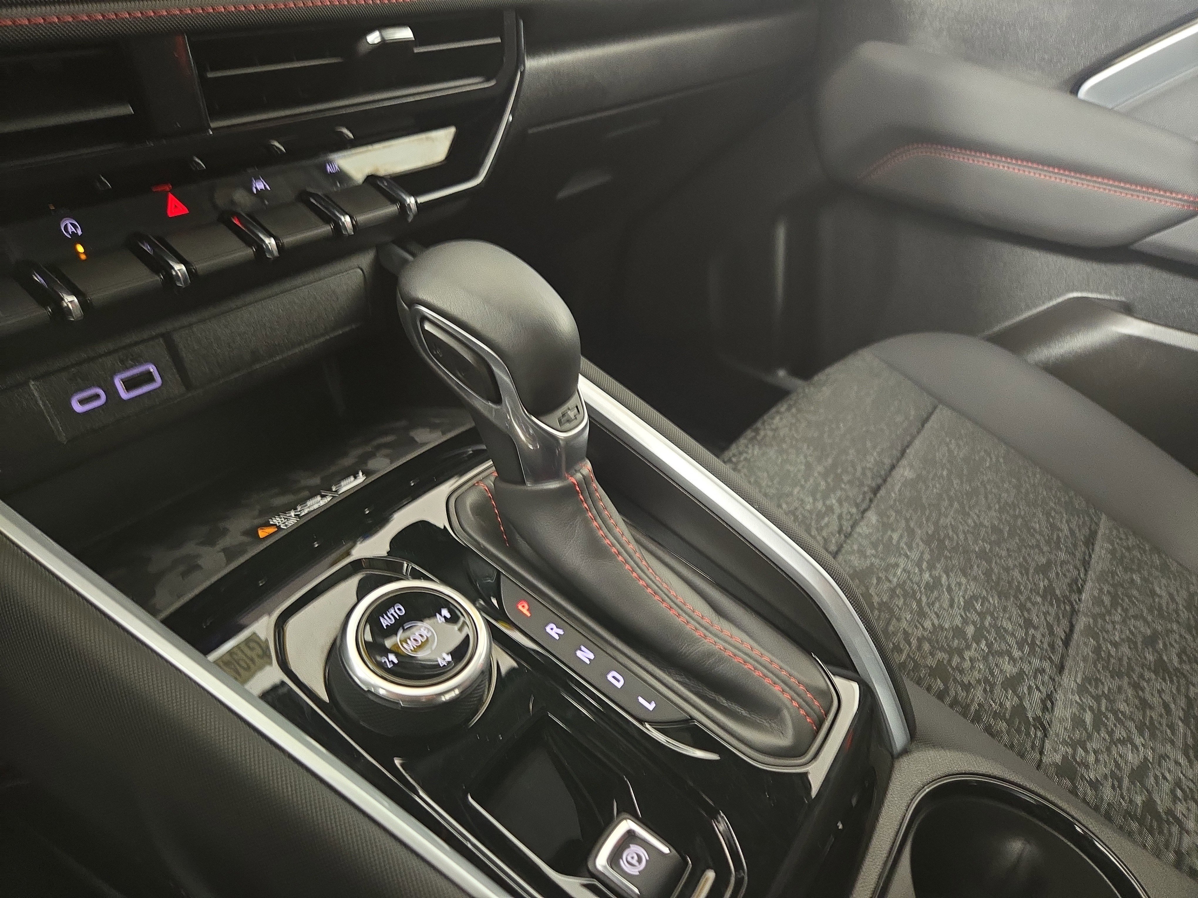 Certified 2024 Chevrolet Colorado Z71 w/ LPO, Dark Essentials Package image 22