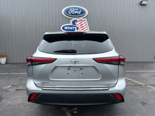 Used 2021 Toyota Highlander LE image 4