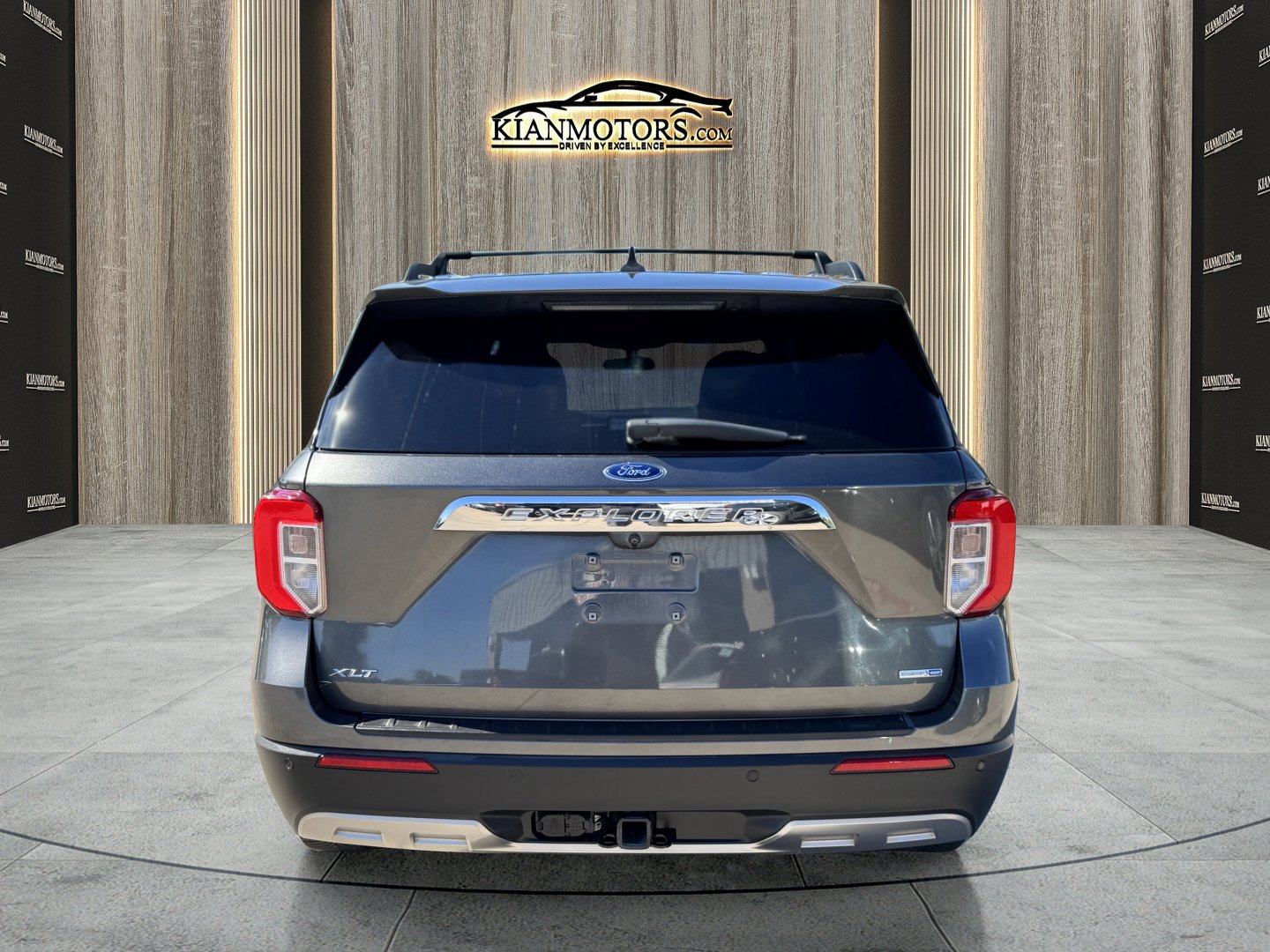 Used 2020 Ford Explorer XLT w/ Equipment Group 202A image 6