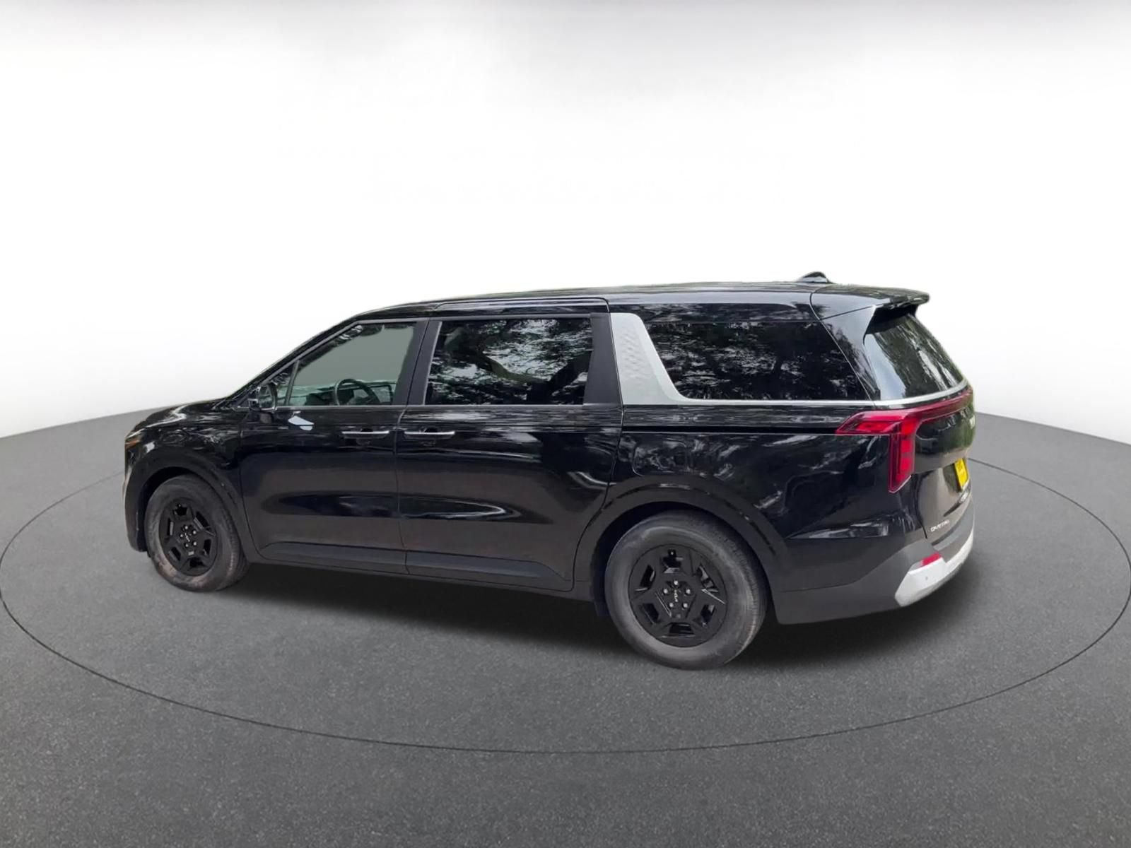 Used 2026 Kia Carnival FWD image 9
