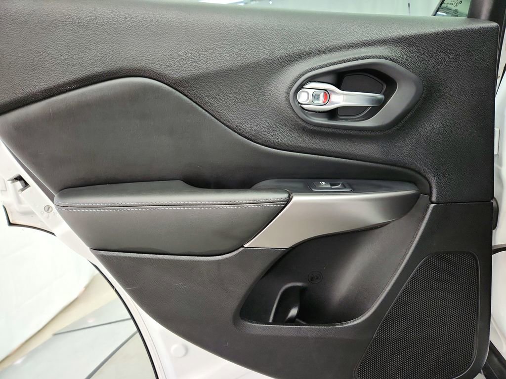 Used 2020 Jeep Cherokee Latitude image 19