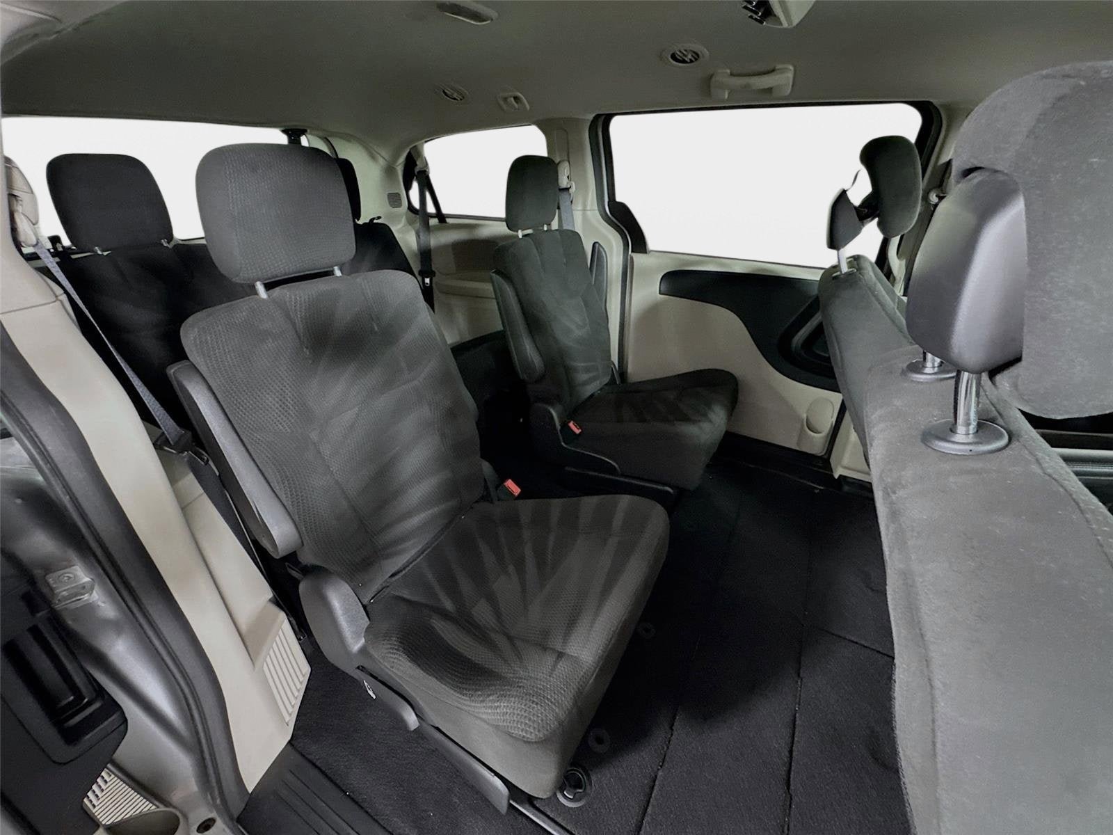 Used 2016 Dodge Grand Caravan SE w/ Quick Order Package 29E SE FWD image 25