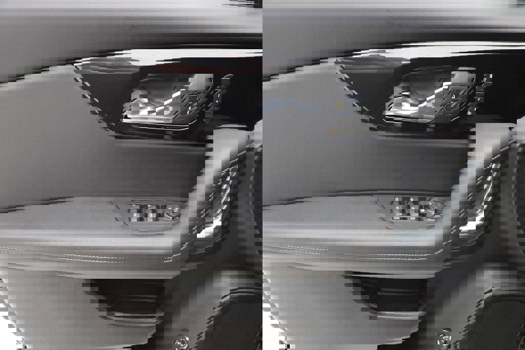 Used 2023 Chevrolet Blazer Premier w/ Enhanced Convenience Package image 16