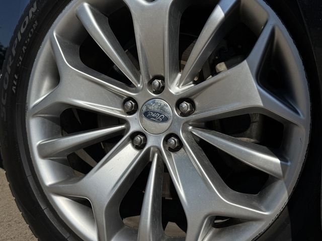 Used 2015 Ford Taurus Limited FWD image 10