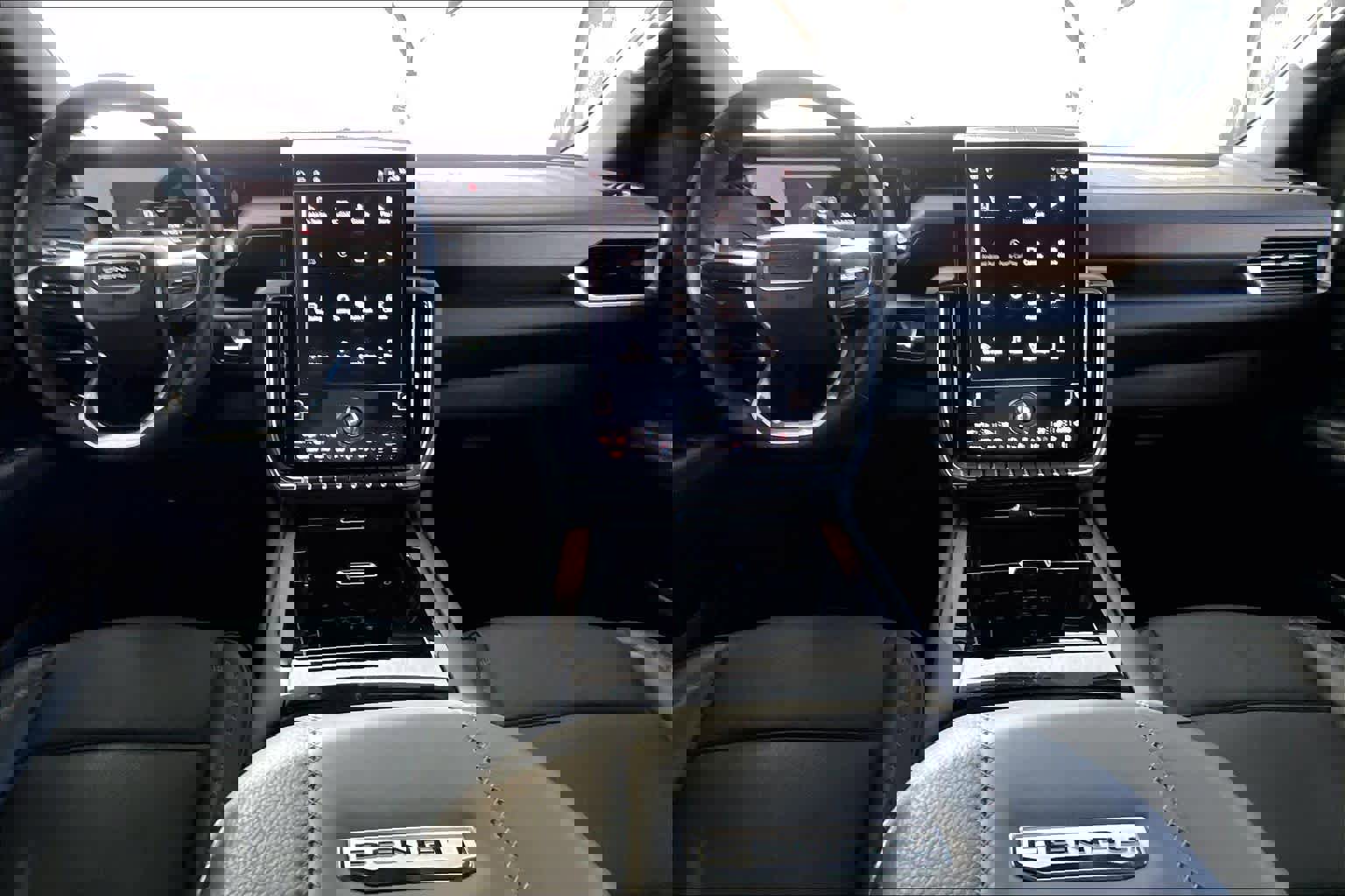 Used 2025 GMC Yukon XL Denali w/ Sun & Power Step Package image 16