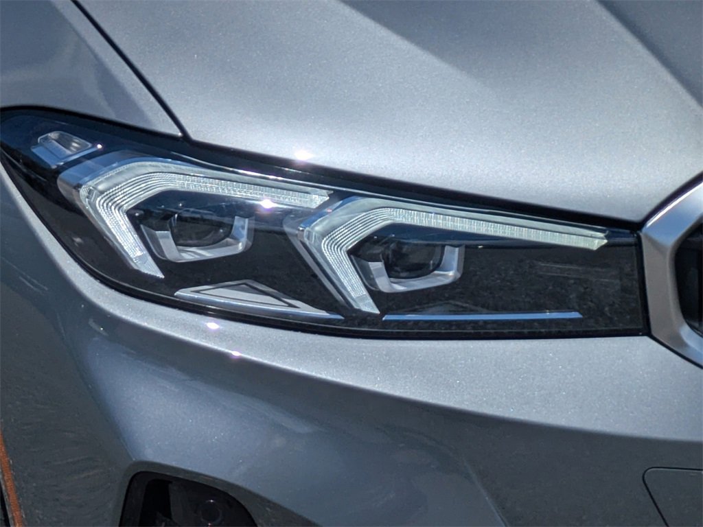 Used 2024 BMW 330e image 9