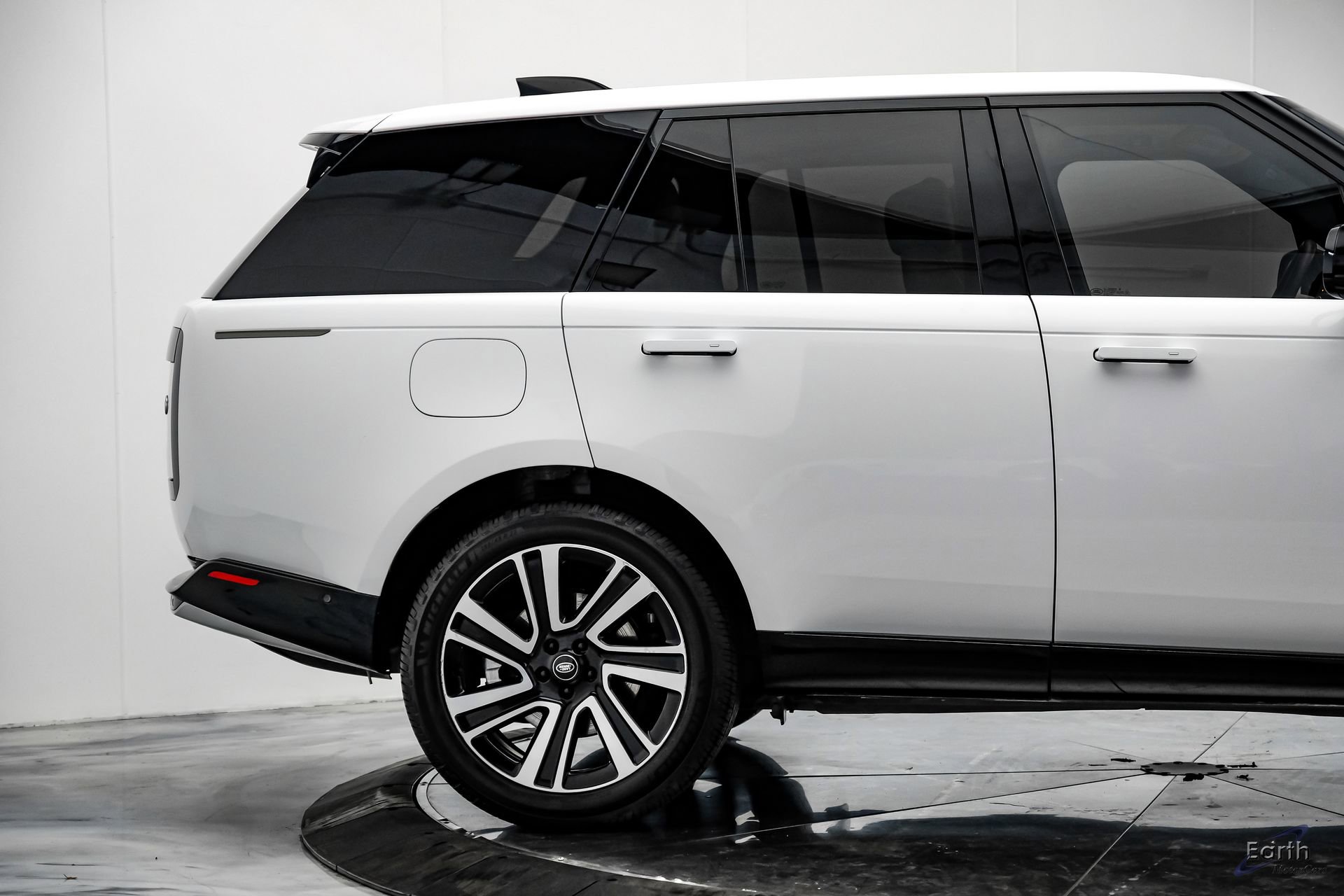 Used 2023 Land Rover Range Rover SE image 17