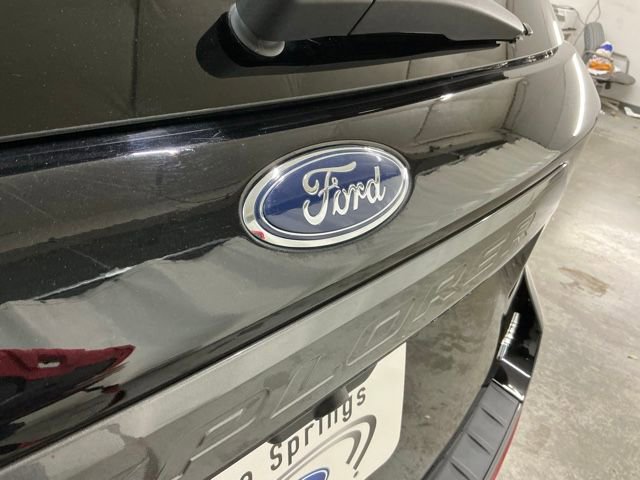 Used 2022 Ford Explorer XLT w/ Equipment Group 202A image 5