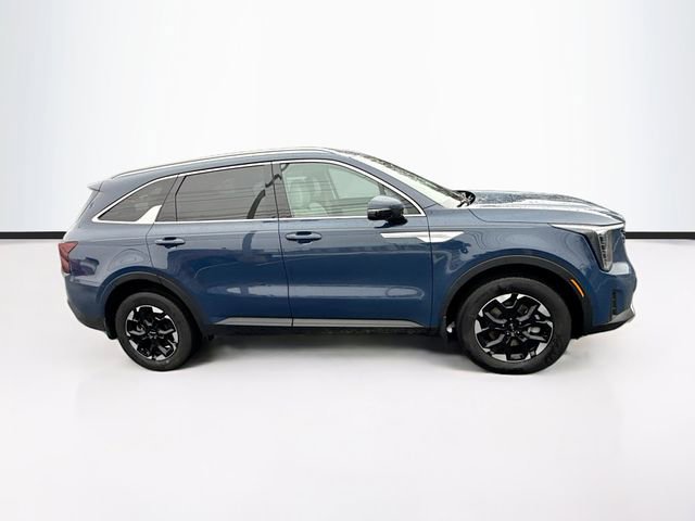 Used 2025 Kia Sorento S image 9