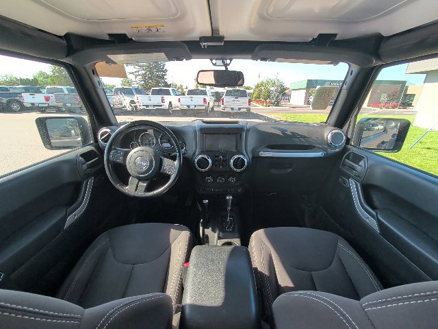Used 2018 Jeep Wrangler Unlimited Sahara AWD/4WD image 6