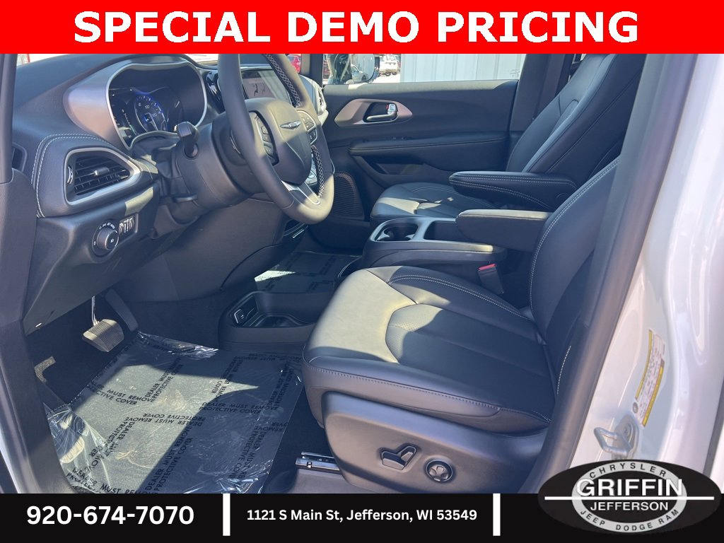New 2026 Chrysler Pacifica Select image 24