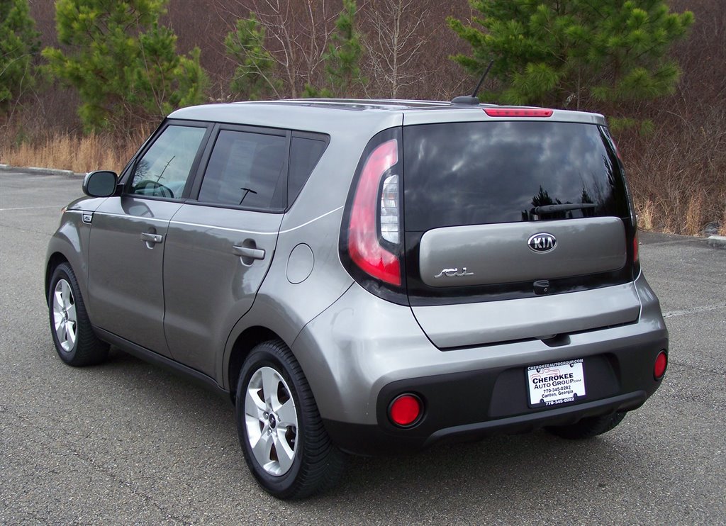 Used 2019 Kia Soul FWD image 2