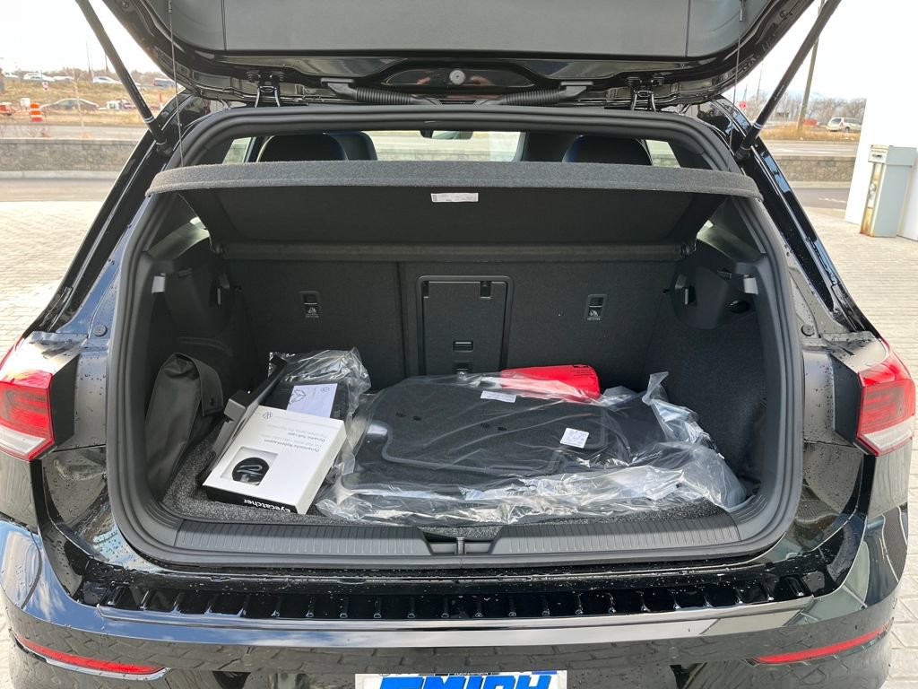 New 2026 Volkswagen Golf image 25