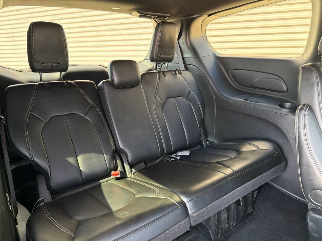 Used 2025 Chrysler Pacifica Select FWD image 17