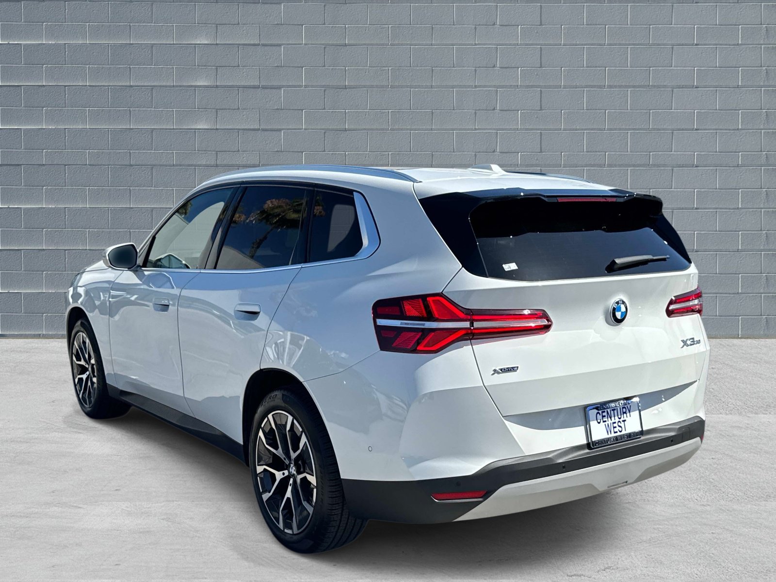 Used 2025 BMW X3 xDrive30i w/ Convenience Package AWD/4WD image 3