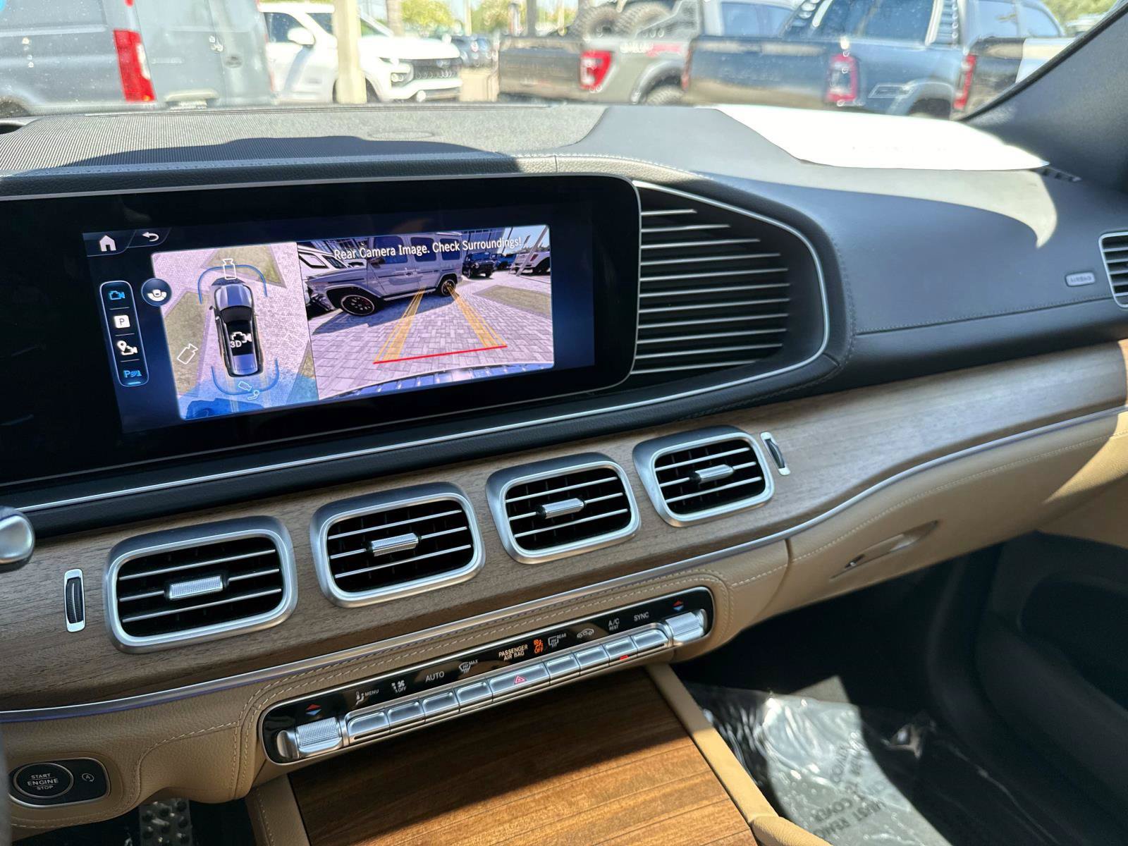 Used 2025 Mercedes-Benz GLS 450 4MATIC image 26