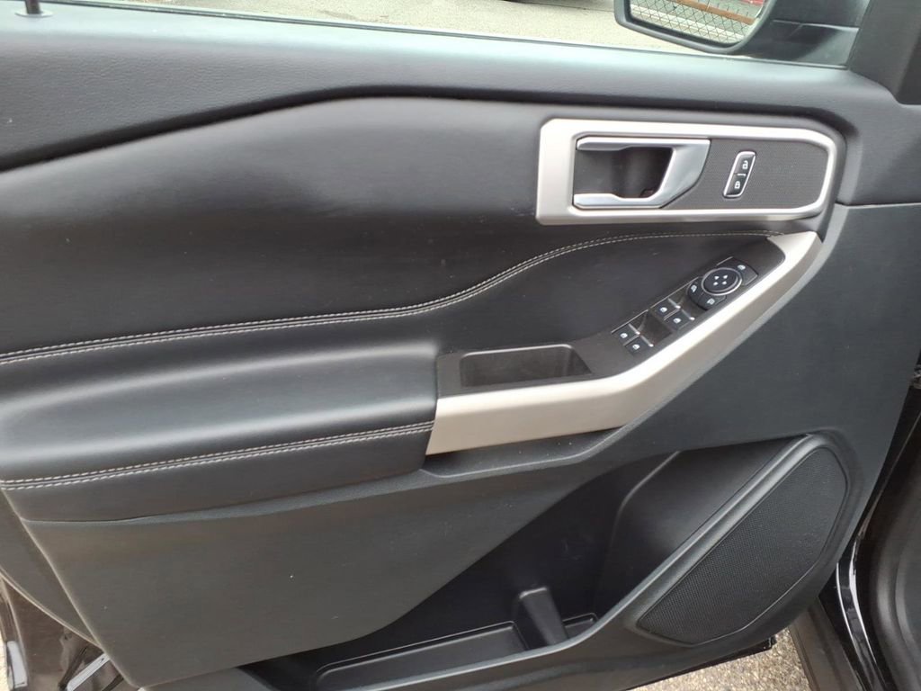 Used 2023 Ford Explorer XLT AWD/4WD image 14