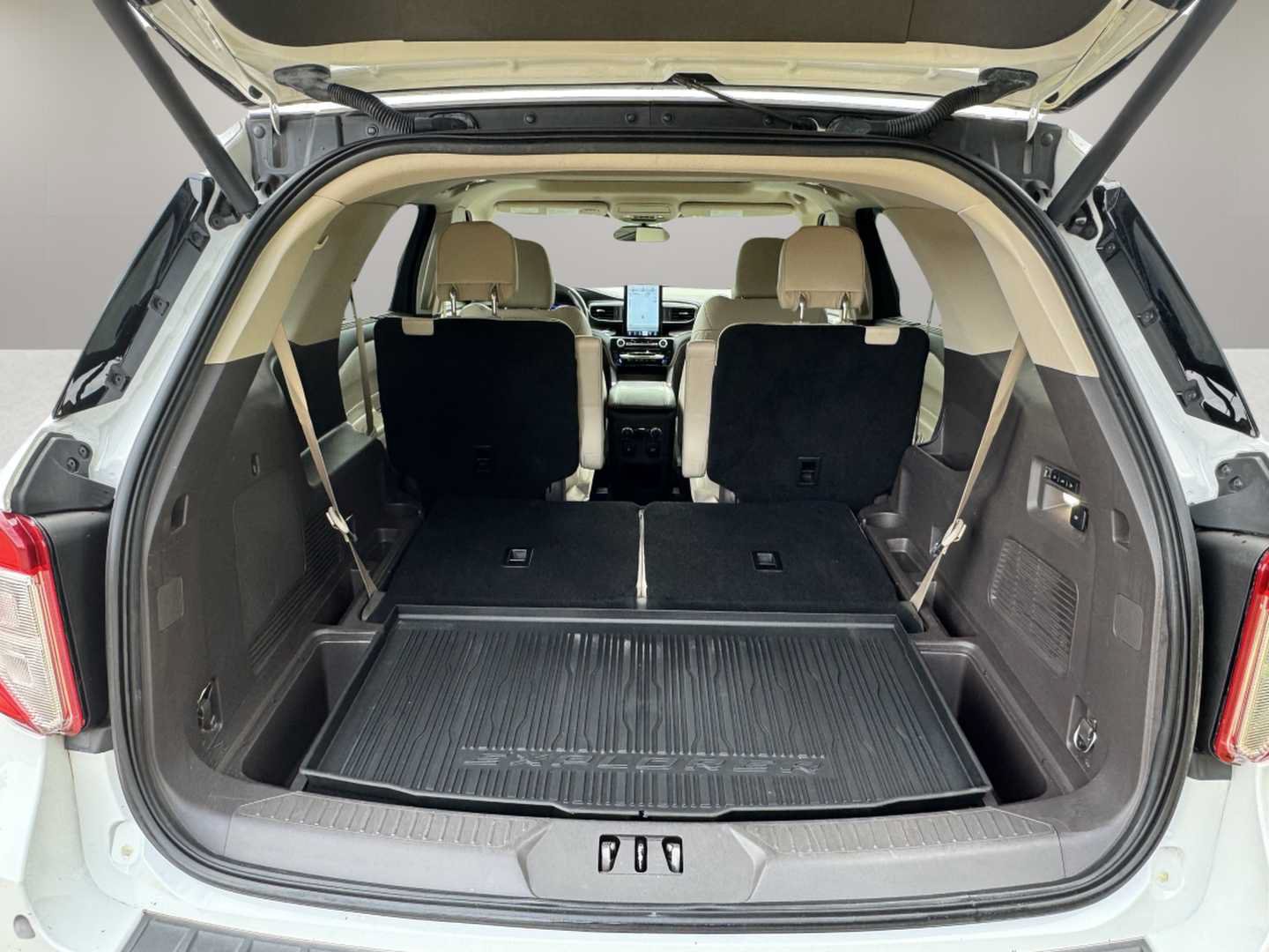 Used 2021 Ford Explorer Platinum w/ Equipment Group 601A AWD/4WD image 29