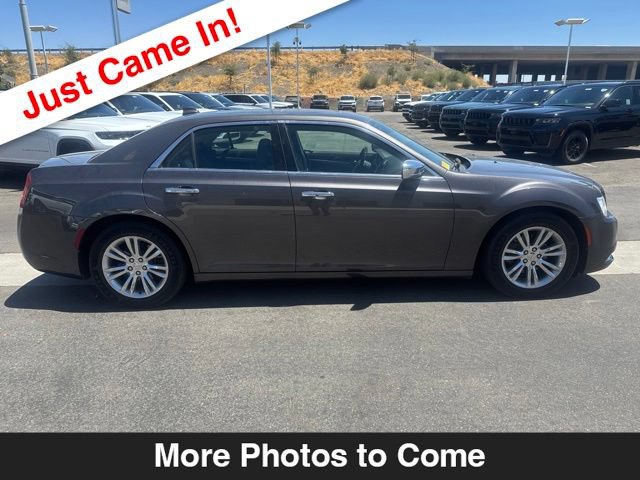 Used 2017 Chrysler 300 C RWD image 7